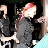 Бритни покидает ресторан Dolce