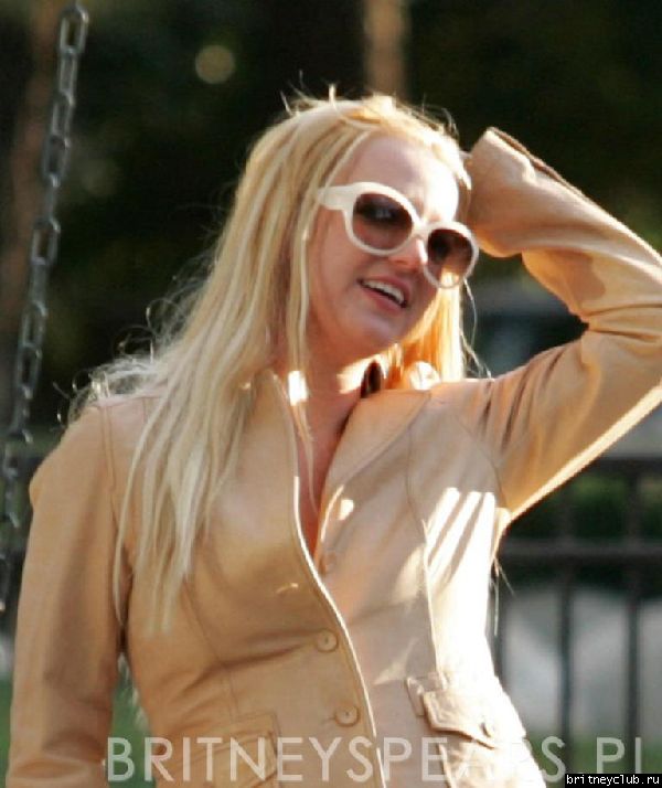 Бритни и Шон на детской площадке39.jpg(Бритни Спирс, Britney Spears)