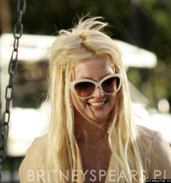 Бритни и Шон на детской площадке42.jpg(Бритни Спирс, Britney Spears)