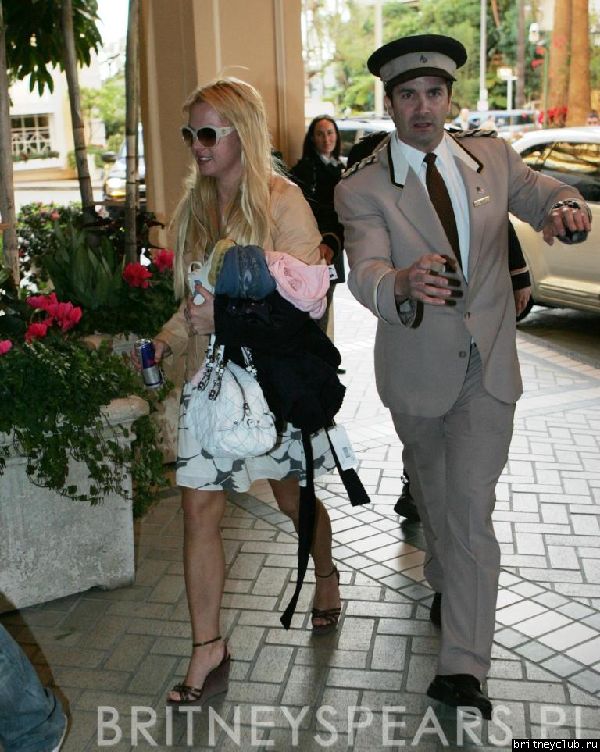 Бритни и Шон на детской площадке43.jpg(Бритни Спирс, Britney Spears)