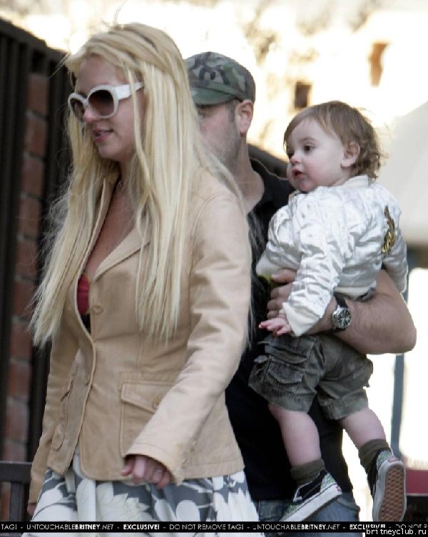 Бритни и Шон на детской площадке55.jpg(Бритни Спирс, Britney Spears)