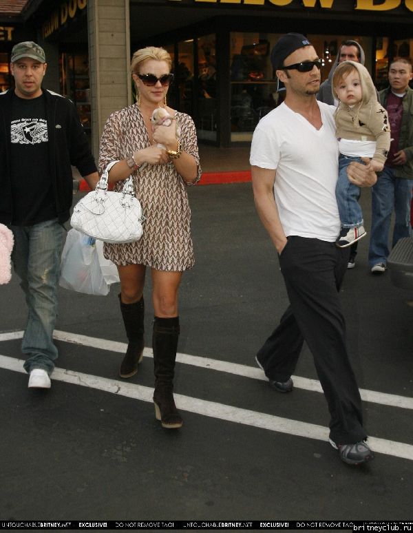 Бритни в зоомагазине10.jpg(Бритни Спирс, Britney Spears)