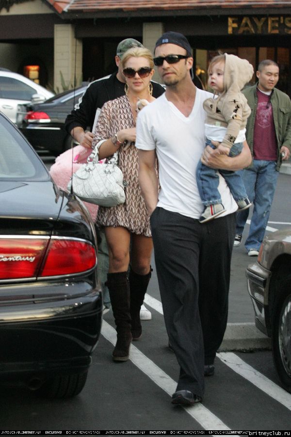 Бритни в зоомагазине20.jpg(Бритни Спирс, Britney Spears)