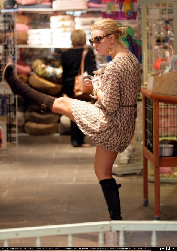 Бритни в зоомагазине32.jpg(Бритни Спирс, Britney Spears)