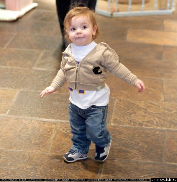 Бритни в зоомагазине42.jpg(Бритни Спирс, Britney Spears)