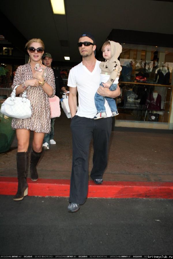 Бритни в зоомагазине43.jpg(Бритни Спирс, Britney Spears)