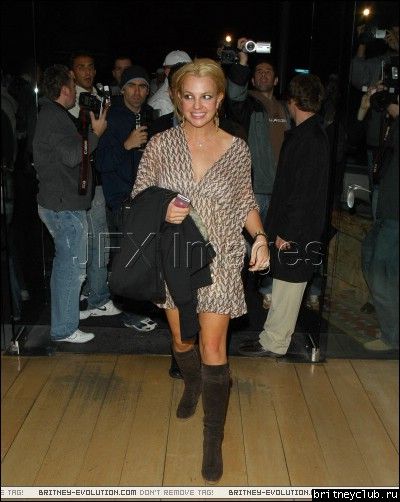 Бритни в зоомагазине73.jpg(Бритни Спирс, Britney Spears)