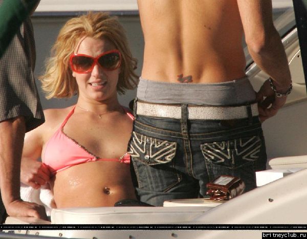 Бритни отдыхает в Санта-Монике22.jpg(Бритни Спирс, Britney Spears)