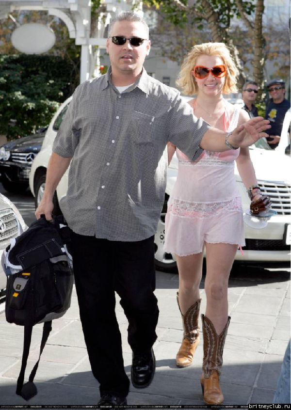 Бритни отдыхает в Санта-Монике32.jpg(Бритни Спирс, Britney Spears)