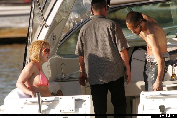 Бритни отдыхает в Санта-Монике34.jpg(Бритни Спирс, Britney Spears)