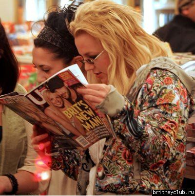 Бритни с друзьями в Беверли Хиллз11.jpg(Бритни Спирс, Britney Spears)