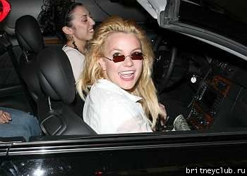 Бритни с друзьями в Беверли Хиллз21.jpg(Бритни Спирс, Britney Spears)