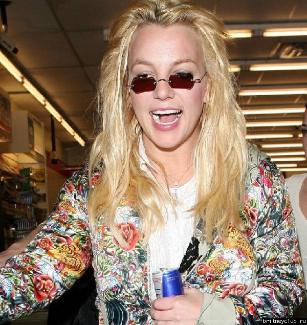 Бритни с друзьями в Беверли Хиллз22.jpg(Бритни Спирс, Britney Spears)
