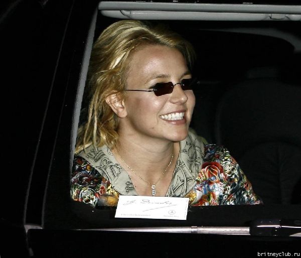 Бритни с друзьями в Беверли Хиллз24.jpg(Бритни Спирс, Britney Spears)