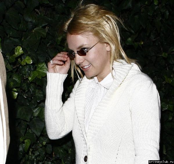 Бритни с друзьями в Беверли Хиллз30.jpg(Бритни Спирс, Britney Spears)