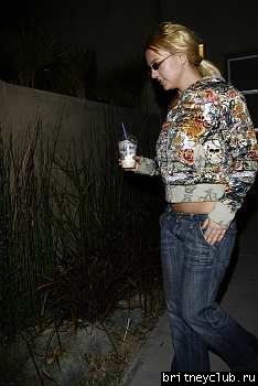 Бритни с друзьями в Беверли Хиллз34.jpg(Бритни Спирс, Britney Spears)