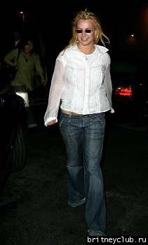 Бритни с друзьями в Беверли Хиллз60.jpg(Бритни Спирс, Britney Spears)