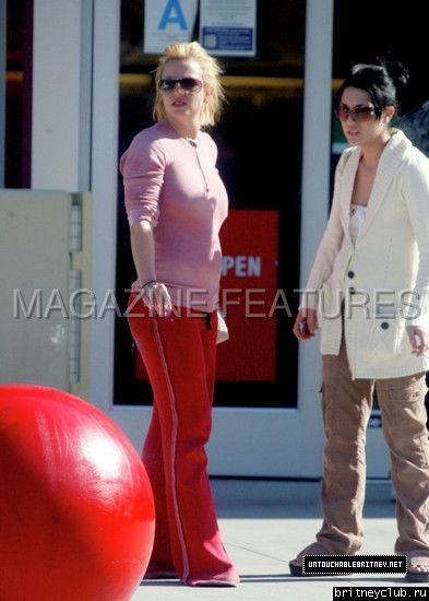 Бритни делает покупки в магазине Target02.jpg(Бритни Спирс, Britney Spears)