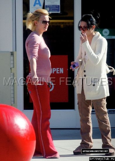 Бритни делает покупки в магазине Target06.jpg(Бритни Спирс, Britney Spears)