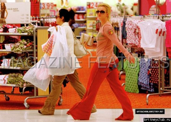 Бритни делает покупки в магазине Target20.jpg(Бритни Спирс, Britney Spears)