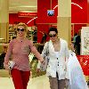 Бритни делает покупки в магазине Target