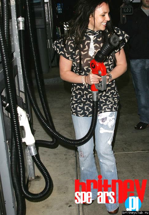 Бритни на бензоколонке в Малибу24.jpg(Бритни Спирс, Britney Spears)