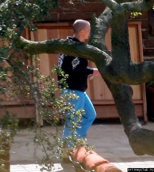 Бритни в центре Promises в Малибу02.jpg(Бритни Спирс, Britney Spears)