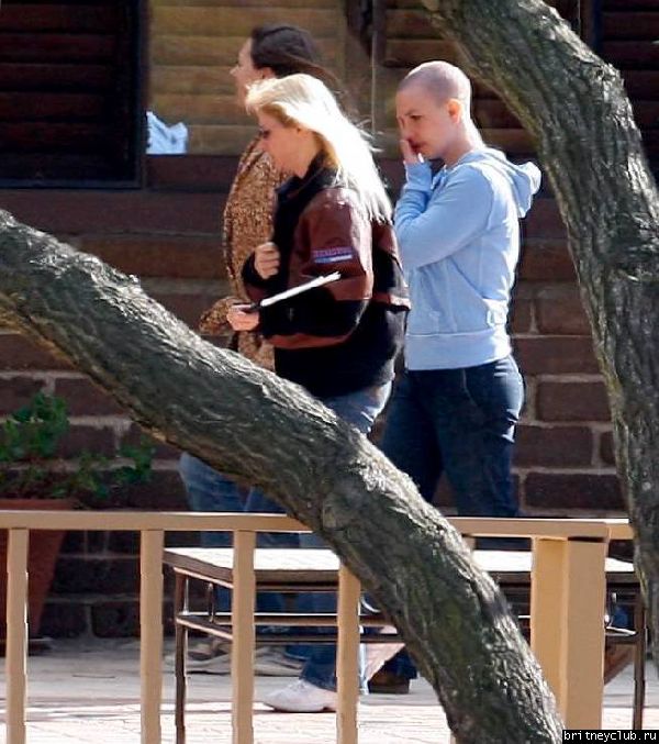 Бритни в центре Promises в Малибу11.jpg(Бритни Спирс, Britney Spears)