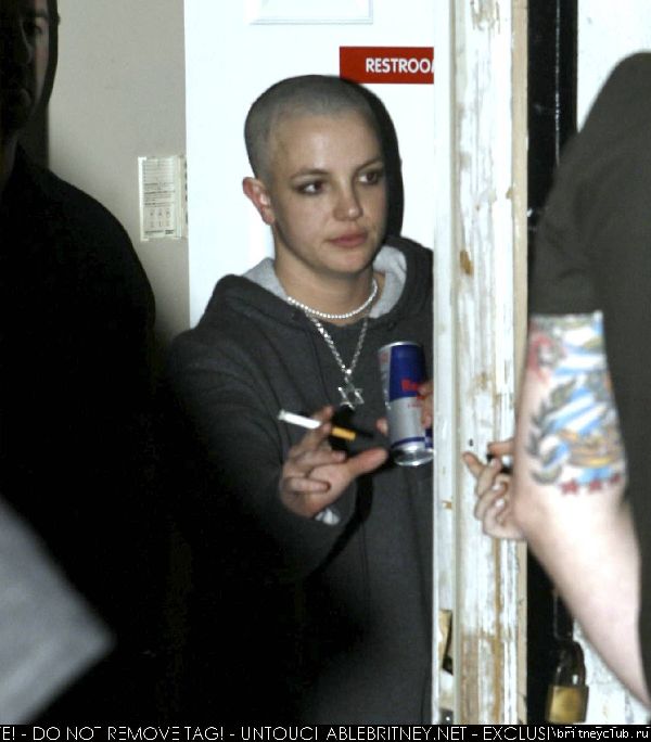 Бритни посещает салон красоты в Сан Фернандо49.jpg(Бритни Спирс, Britney Spears)