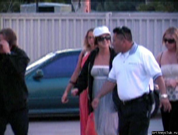 Бритни посещает церковь в Pacific Palisades10.jpg(Бритни Спирс, Britney Spears)