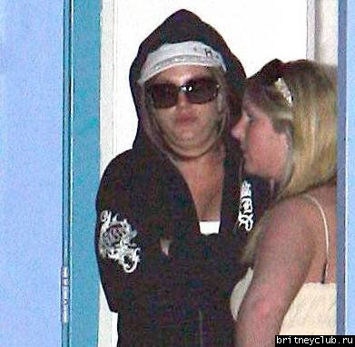 Бритни посещает церковь в Pacific Palisades14.jpg(Бритни Спирс, Britney Spears)