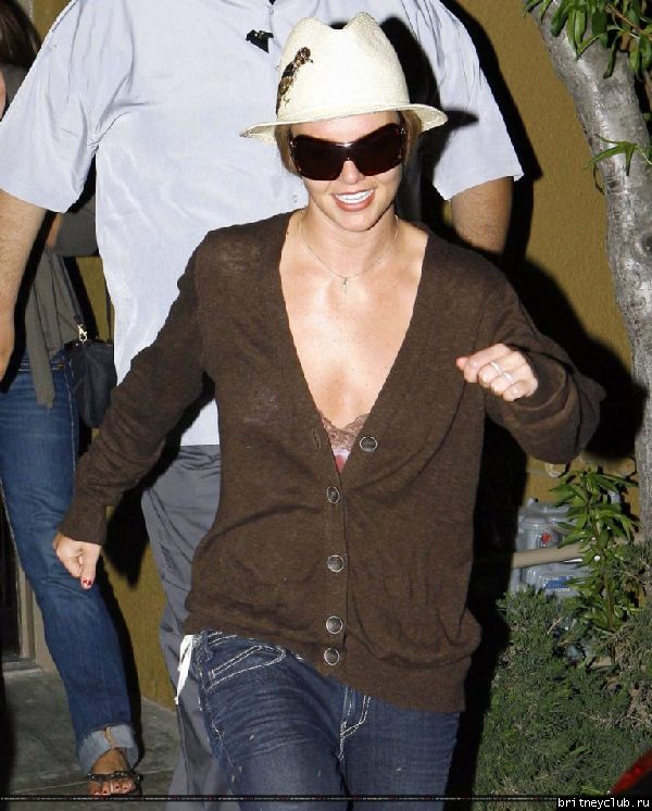 Бритни посещает салон Epitome Spa20.jpg(Бритни Спирс, Britney Spears)