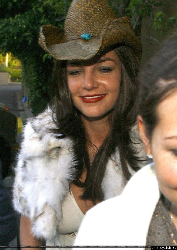 Бритни уезжает из центра  Beverly Glen07.jpg(Бритни Спирс, Britney Spears)
