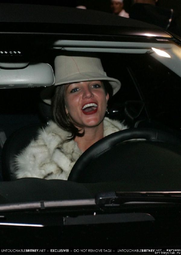 Бритни уезжает из центра  Beverly Glen14.jpg(Бритни Спирс, Britney Spears)