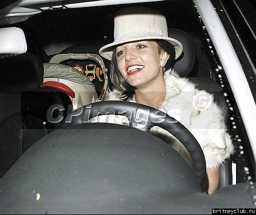 Бритни уезжает из центра  Beverly Glen30.jpg(Бритни Спирс, Britney Spears)
