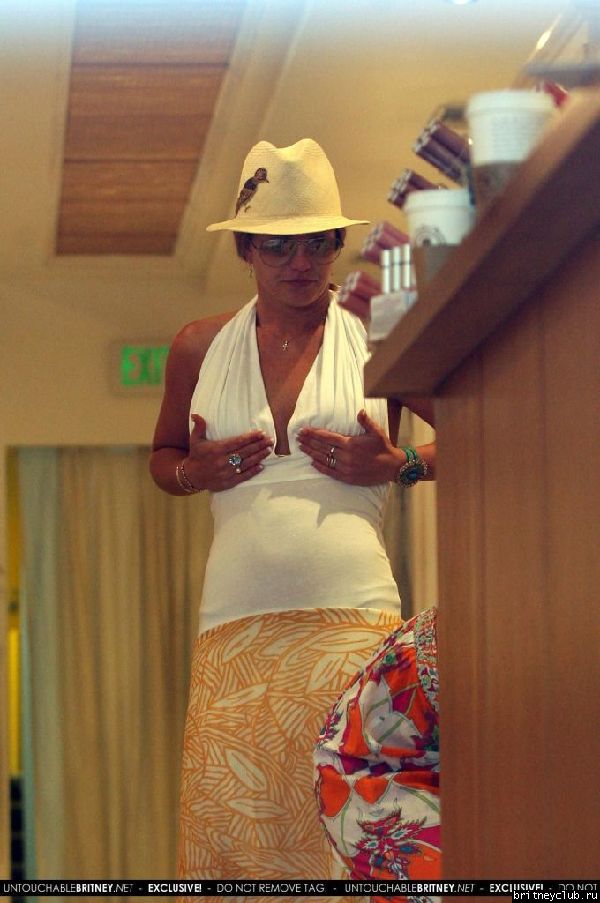 Бритни и Али в Беверли Хиллз36.jpg(Бритни Спирс, Britney Spears)