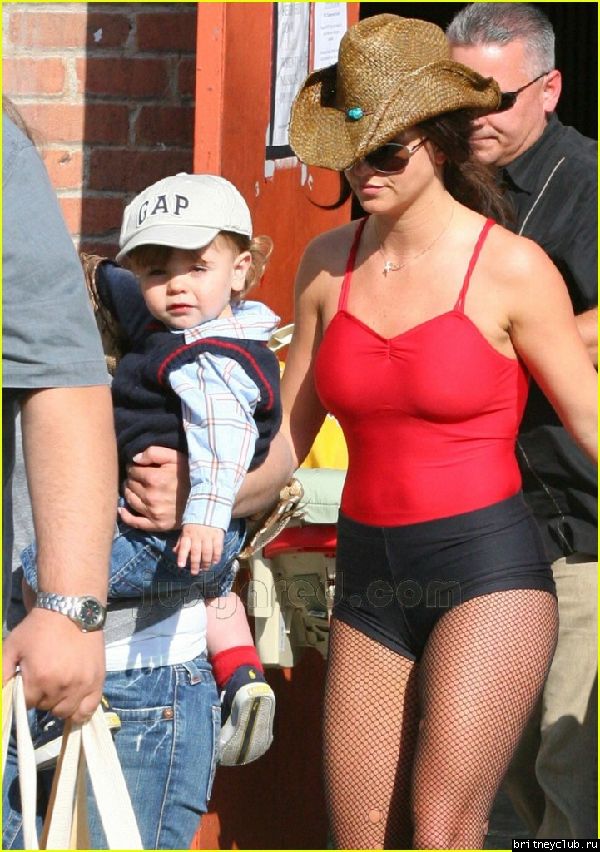 Бритни посещает студию танцев03.jpg(Бритни Спирс, Britney Spears)