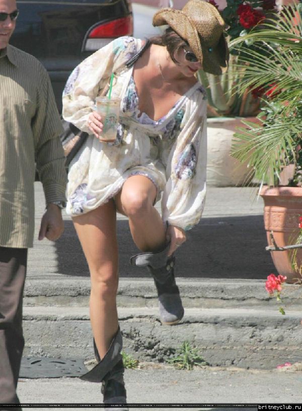 Бритни посещает танцевальную  студию11.jpg(Бритни Спирс, Britney Spears)