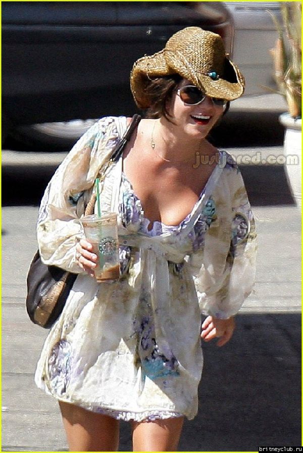 Бритни посещает танцевальную  студию26.jpg(Бритни Спирс, Britney Spears)