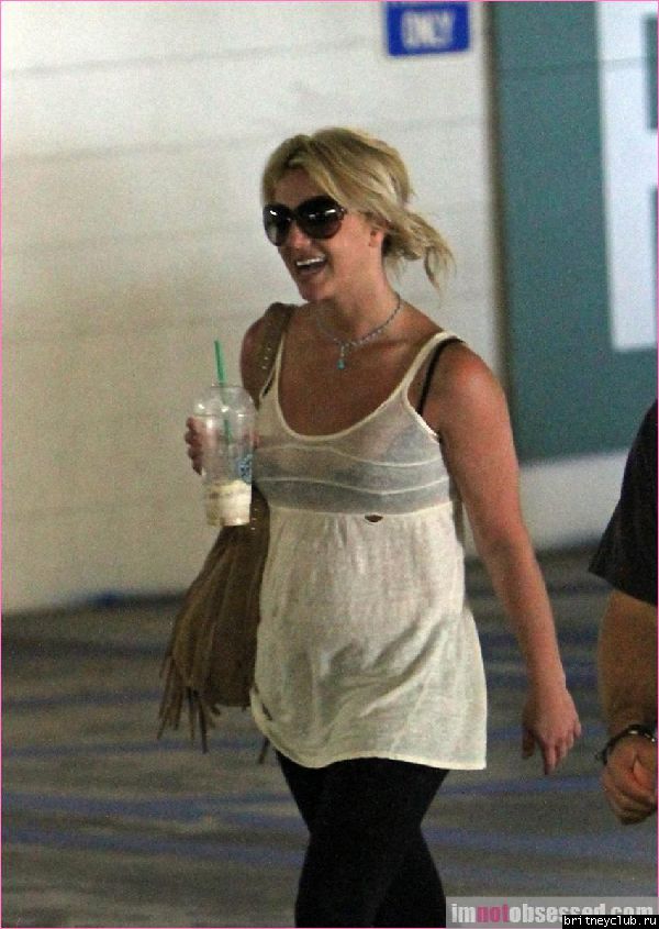 Бритни посещает медицинский центр5.jpg(Бритни Спирс, Britney Spears)