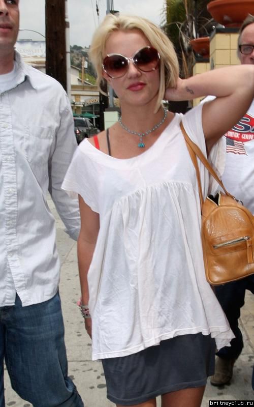 Бритни на шоппинге в Лос-Анджелесе12.jpg(Бритни Спирс, Britney Spears)