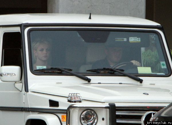 Бритни посещает McDonald