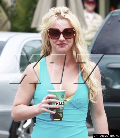 Бритни покидает ресторан Subway01.jpg(Бритни Спирс, Britney Spears)
