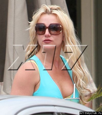 Бритни покидает ресторан Subway21.jpg(Бритни Спирс, Britney Spears)