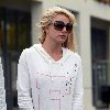 Бритни забирает детей из школы