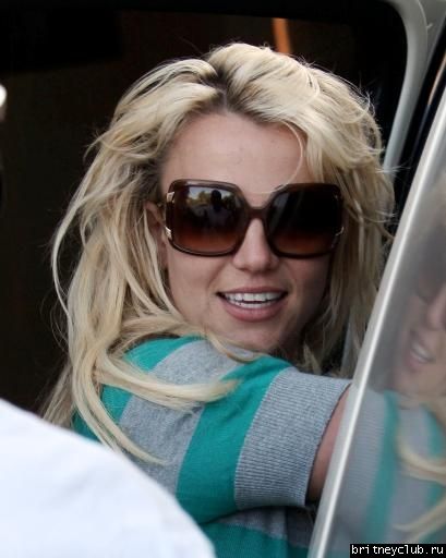 Бритни с семьей в Калабасасе21.jpg(Бритни Спирс, Britney Spears)