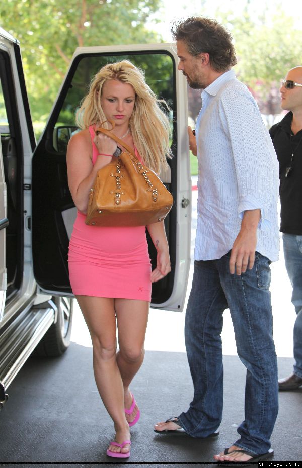Бритни и Джейсон в Калабасасе04.jpg(Бритни Спирс, Britney Spears)