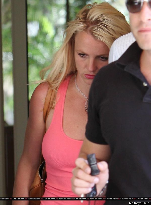Бритни и Джейсон в Калабасасе41.jpg(Бритни Спирс, Britney Spears)