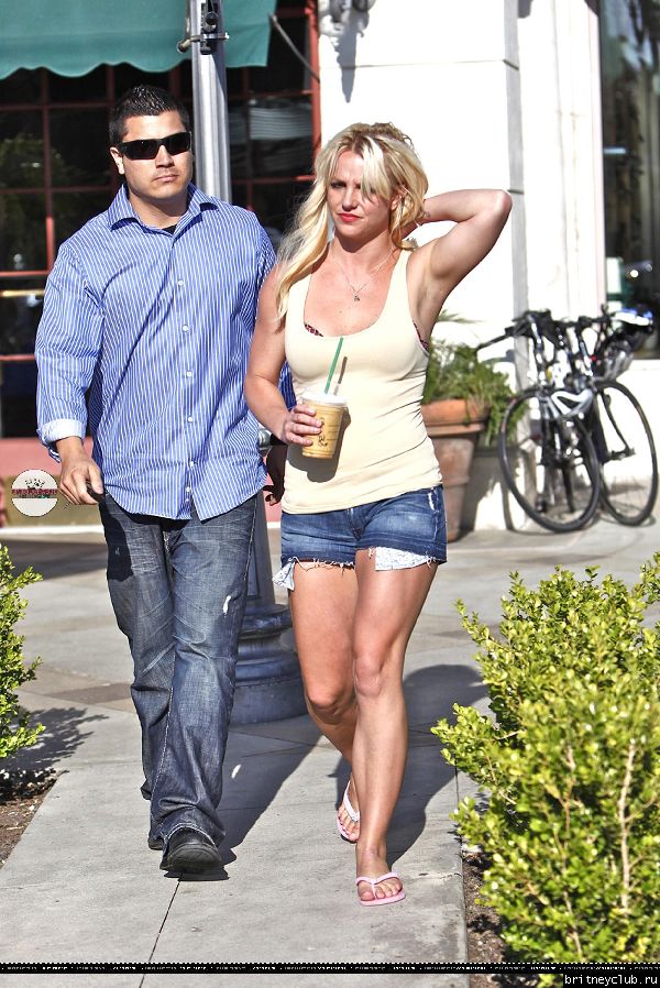 Бритни покидает Starbucks10.jpg(Бритни Спирс, Britney Spears)