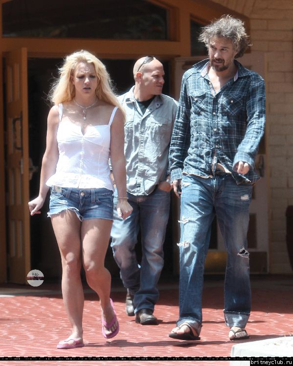 Бритни и Джейсон в Санта Барбаре02.jpg(Бритни Спирс, Britney Spears)